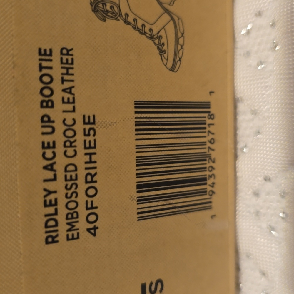 New Imbosed Croc Leather Michael Kors Boots. - Picture 6 of 6